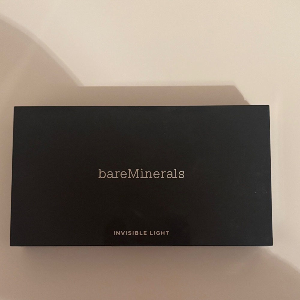 bareMinerals Invisible Light in Black Case